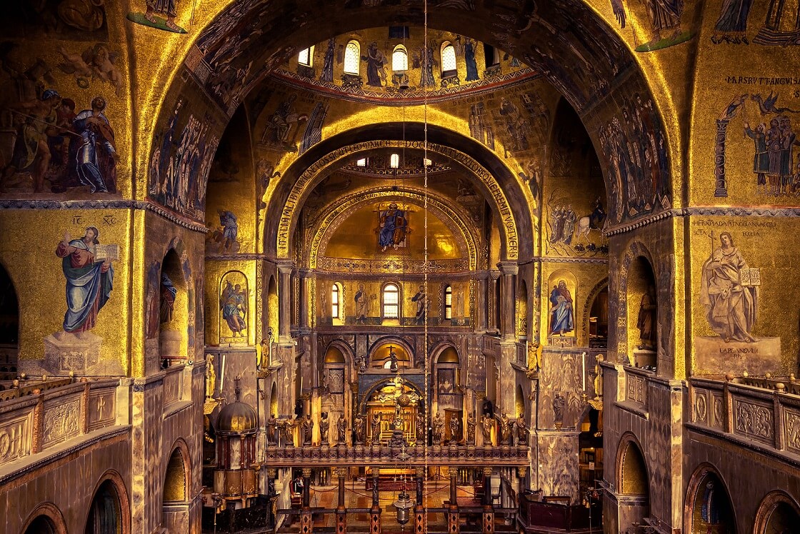 Vista interior da Basílica de São Marcos, Veneza.