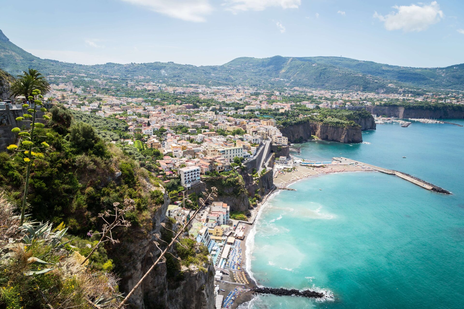 Vista da costa de Sorrento. Foto: Alexandr L. / Bigstock