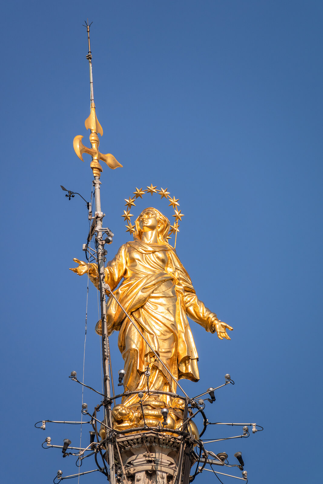 Detalhe da Madonnina da catedral de Milão