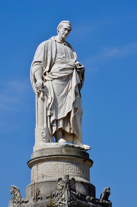 Monumento Alessandro Volta em Como - Itália.