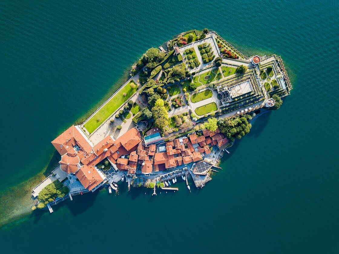 Vista aérea da Ilha Bella (Ilhas Borromeu) - Lago Maggiore.