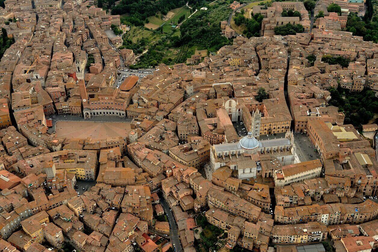 Vista aérea de Siena, Toscana - Itália.