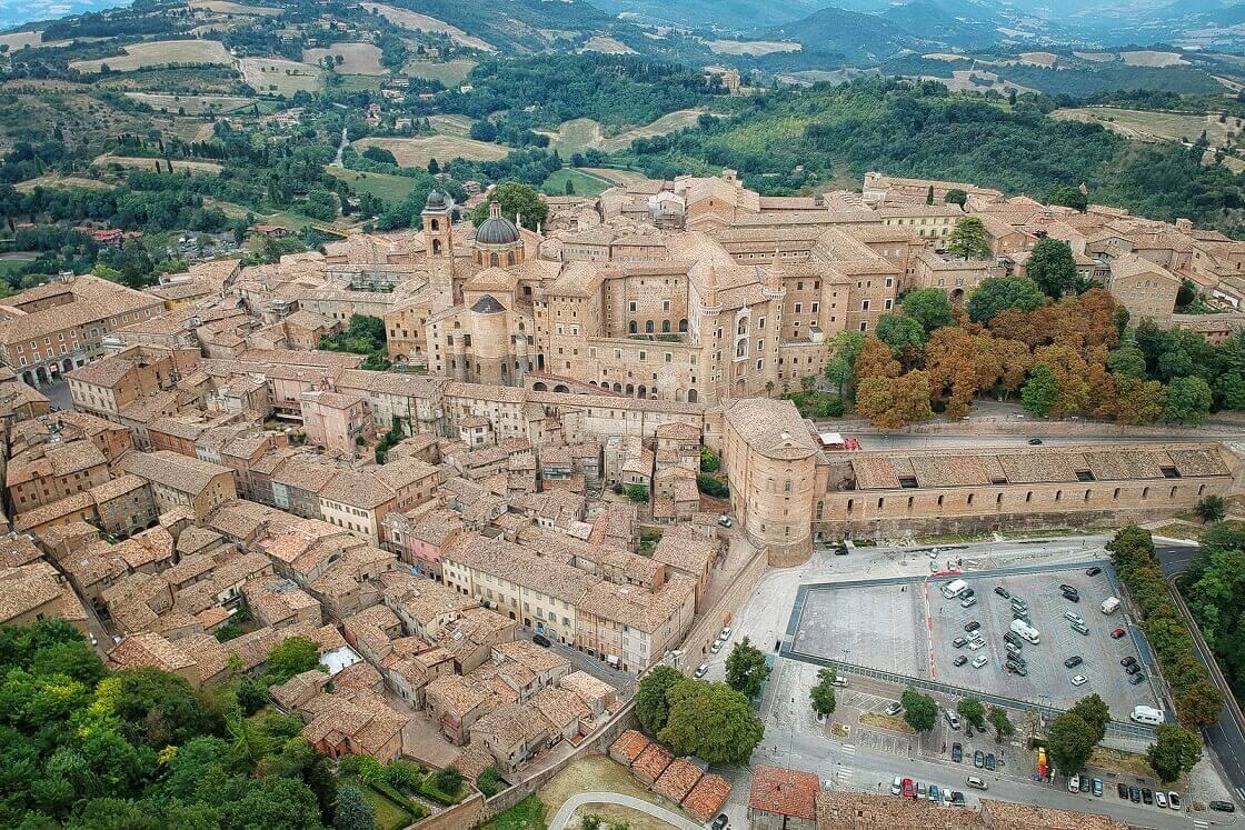 Vista aérea da cidade de Urbino.