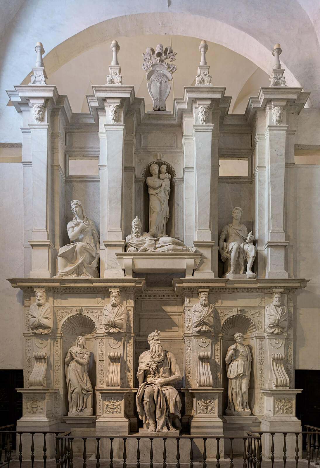 Tumba do Papa Júlio II com o Moisés de Michelangelo.