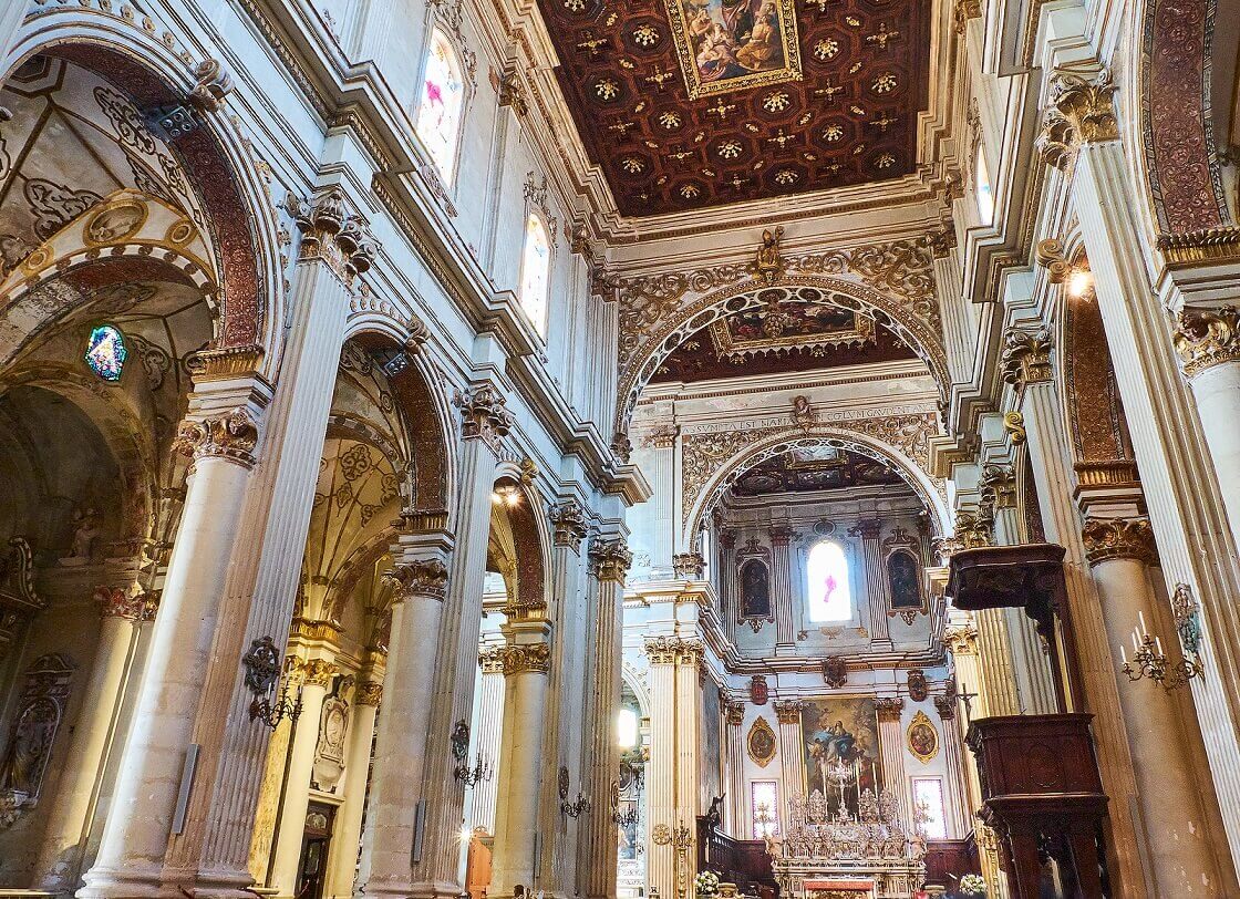 Detalhe da nave da Catedral de Lecce.