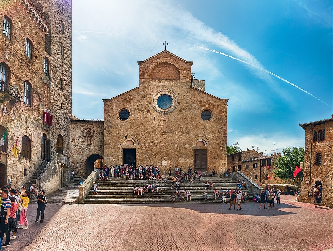 Igreja Colegiada de Santa Maria Assunta, no centro histórico de San Gimignano.