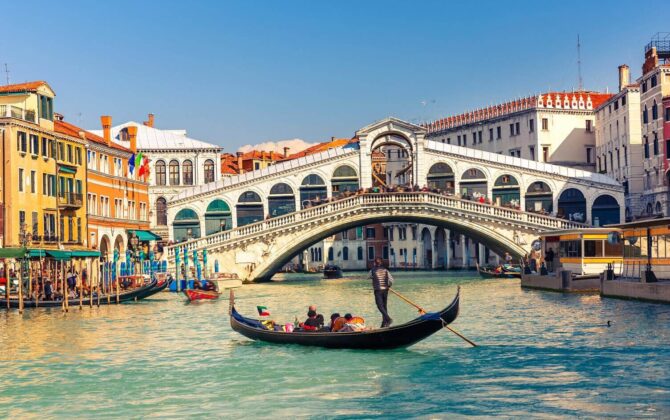 Ponte Rialto, Veneza.