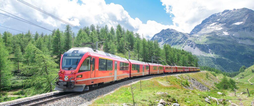 Bernina Express, alpes suicos. Foto Michelangelo Oprandi Canva