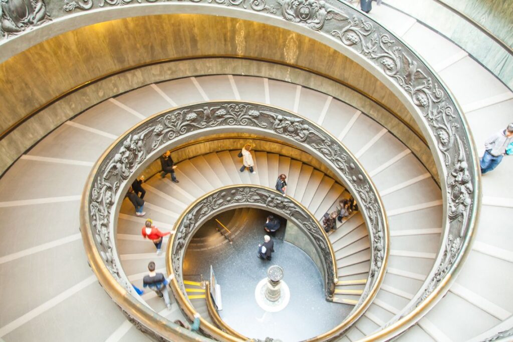 Escada Helicoidal de Giusepe Mommo - Museus Vaticanos. 