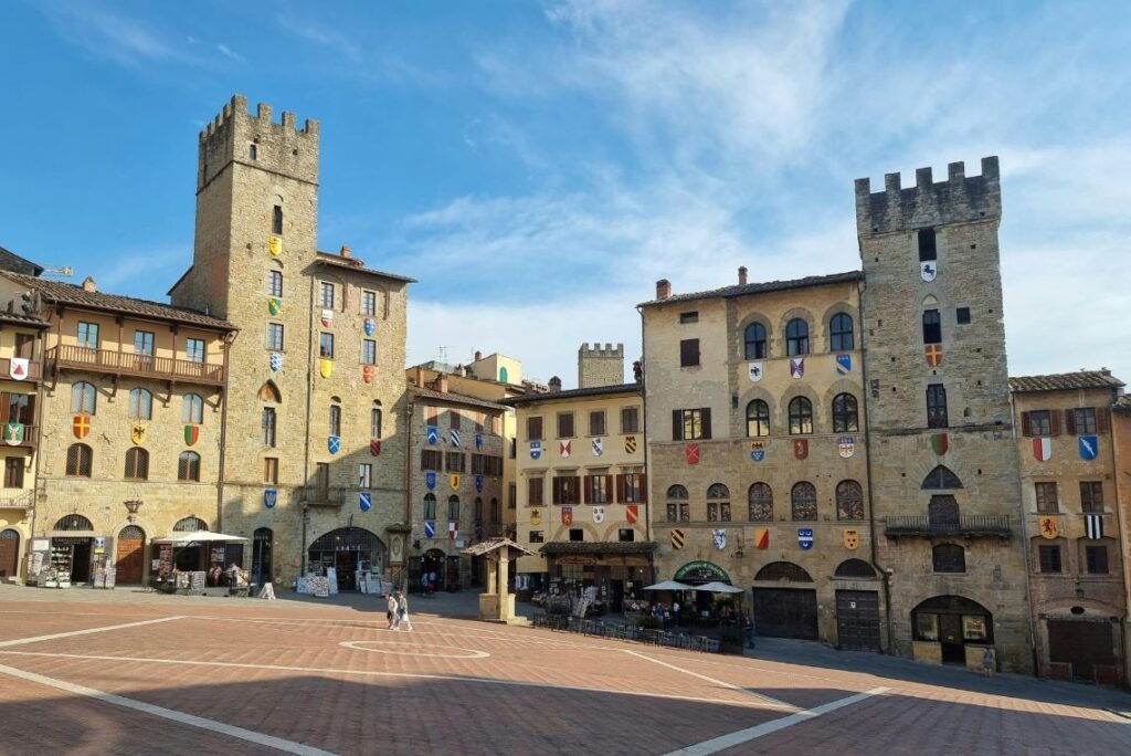 Piazza Grande de Arezzo - Cidades da Toscana.