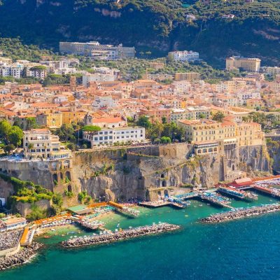 Vista aérea de Sorrento, Sul da Itália.